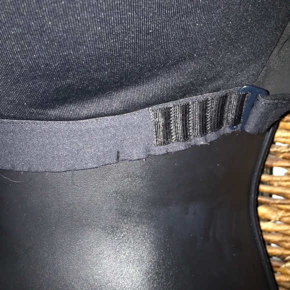 Victoria Secrets Sports Bra - Picture 6 of 11